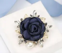 ★週末SALE★フラワーモチーフ ラインストーン・真珠付き ブローチ