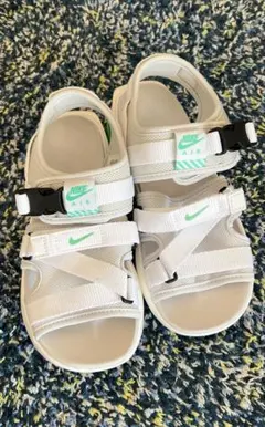 美品NIKE AIR MAX SOL ナイキ　エアマックス　ソル　23㎝　36