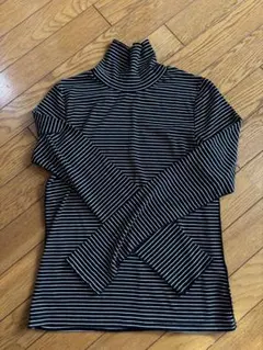 GU タートルネック M ブラックホワイトストライプ