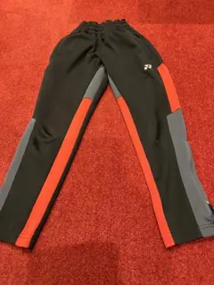 YONEX ウォームアップウェア パンツのみ　黒/赤/グレー　120サイズ