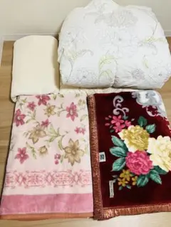 羽毛布団・毛布2枚・西川ボア敷きマット　4点セット