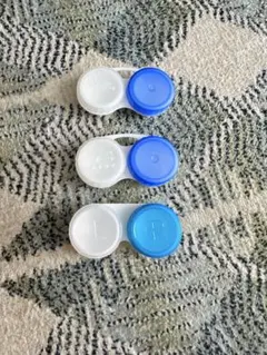 コンタクトケースのサムネイル