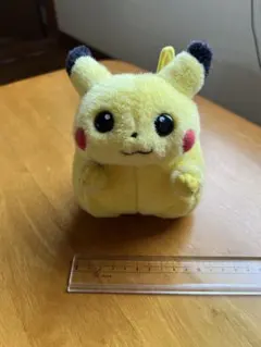 「mkmkさん」TOMY ピカチュウ 初期　ぬいぐるみ バンザイ　にっこり mkmkさん」TOMY ピカチュウ 初期 ぬいぐるみ バンザイ にっこり - メルカリ