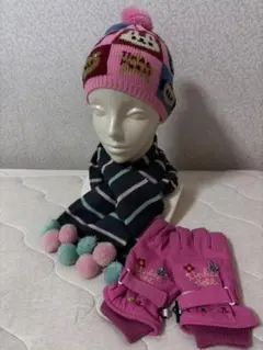 ティンカーベル子供用　冬の3点セット　ニット帽・手袋・ボンボン付きマフラーセット
