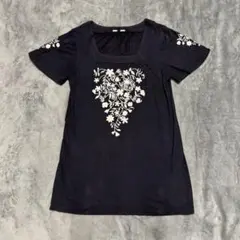 LAURA ASHLEY 花柄刺繍 半袖カットソー ブラック Sのサムネイル