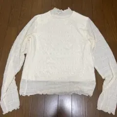 しまむら　フリル付きアイボリー長袖トップス