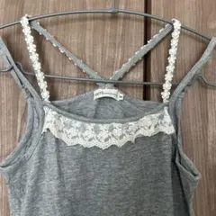 アースミュージックアンドエコロジー　グレー レース付きキャミソール