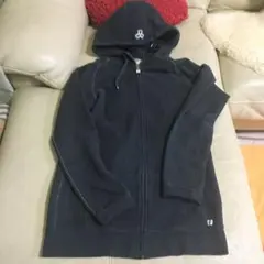 aritzia TNA パーカ