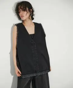 ADAM ET ROPE’フリンジデニムベスト