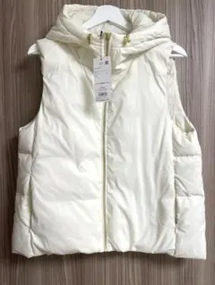 r*i様 【新品タグ付き】　撥水加工ライトダウン フードジップアップベスト　アイ