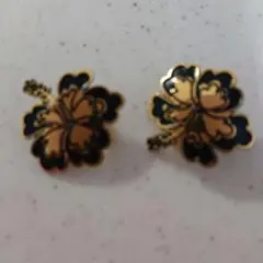 ハイビスカスデザイン イヤリング ゴールド