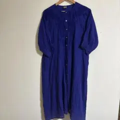 GA.ON 紫色の刺繍入りワンピース