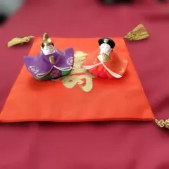 可愛い陶器の雛人形 と　つめ織りつづれ朱色　寿