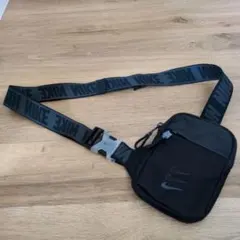 Nike ブラック ショルダーバッグ