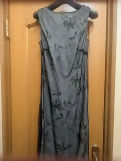 ストロベリーフィールズ グレー 花柄刺繍 ノースリーブ ワンピース