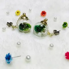 かすみ草のカラフルピアス