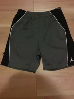 Jordan サイドラインショートパンツ グレー・ブラック