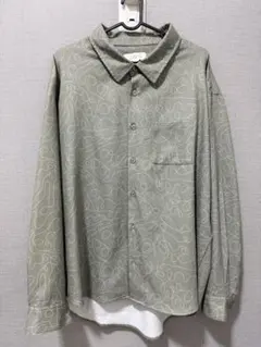 グリーンの抽象模様長袖シャツ
