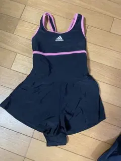 adidas ワンピース型　水着 黒/ピンク 130