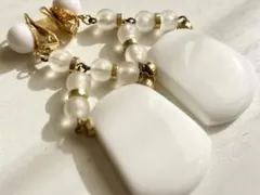 年代物 個性派 ユニーク ホワイト 大ぶりレトロvintageイヤリング