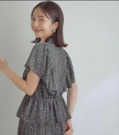 vis　シフォンブラウス　М フリルフレンチスリーブ 花柄ドット アシンメトリーのサムネイル