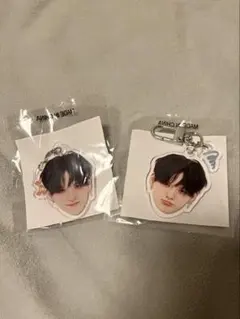 treasure ヨシ　顔アクキー　哀　楽