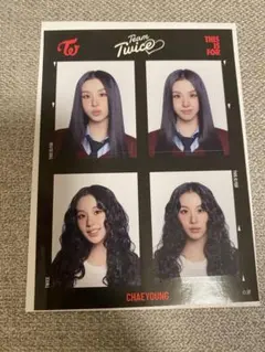 TWICE チェヨン　ランダム証明写真ステッカー　ガチャガチャ　カラビナ