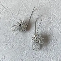 大ぶりピアス 透明 クリア シルバーカラー 星 ゆらゆら 銀色 立体モチーフ