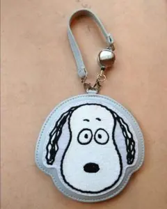 【新品】スヌーピー　リール付きパスケース グレー