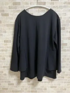 Elura エルーラ 黒 フレア　長袖カットソー