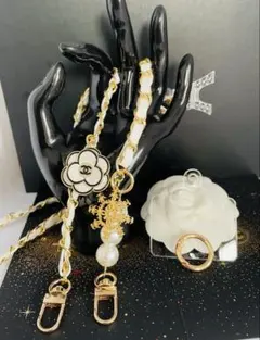 CHANELホリデーチャーム限定品　 ヴィンテージカメリアボタンストラップ