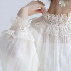【美品】ブラウスのサムネイル