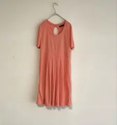 サーモンピンク　オレンジ　ワンピース　ノースリーブ　リゾート