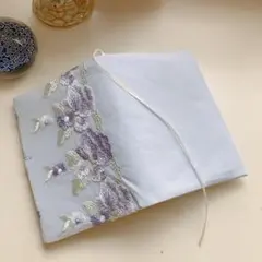 【文庫本用】水色地に紫系お花のレース刺繍付　ブックカバー ハンドメイド