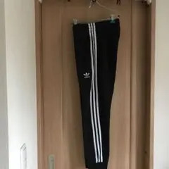 J    adidas トラックパンツ