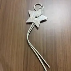 Dior ホワイト星型キーホルダー