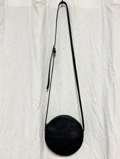 ブラックレザー円形ショルダーバッグ