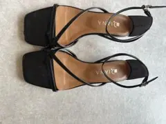 ダイアナ 華奢ストラップトングサンダル スクエアトゥ 黒24.5cm ローヒールのサムネイル