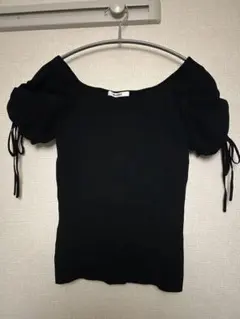 SNIDEL ブラックオフショルダーニット
