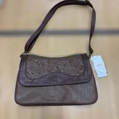 アクシーズファム　2WAYフラップ　ブラウン花柄エンボスショルダーバッグ