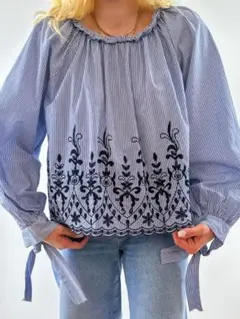 ZARA TRF ストライプ ブラウス 刺繍 フリル付きのサムネイル