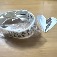 赤西仁　ラバーバンド&チャーム 白 HEART LIVE 2026 7/3限定 赤西仁 HEART LIVE 2026 ラバーバンド&チャーム 7/4 赤 - メルカリ