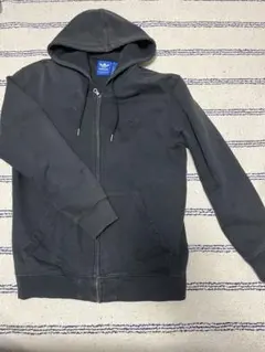 ブラック パーカー