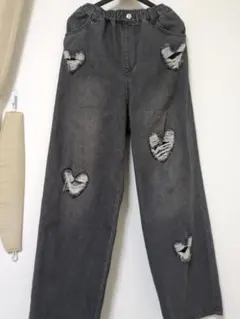ダークグレー ハート型ダメージデニムパンツ