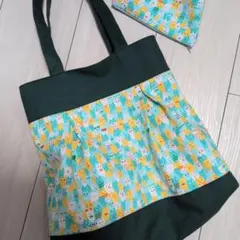ハンドメイドトートバッグエコバッグサブバッグ。猫柄。ポーチ、マルチケース付き。