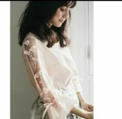 【tocco closet】袖透け３Ｄフラワー刺繍ブラウス　トップス　ネイビー