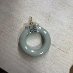ヒスイ　和田玉　ペンダント　トップ　詳細不明