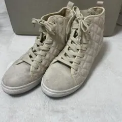 ベージュ キルティング ハイカットスニーカー
