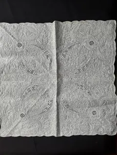 スワトウ　超絶技巧刺繍のハンカチーフ