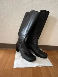 ブラックレザー ロングブーツ 中ヒール
